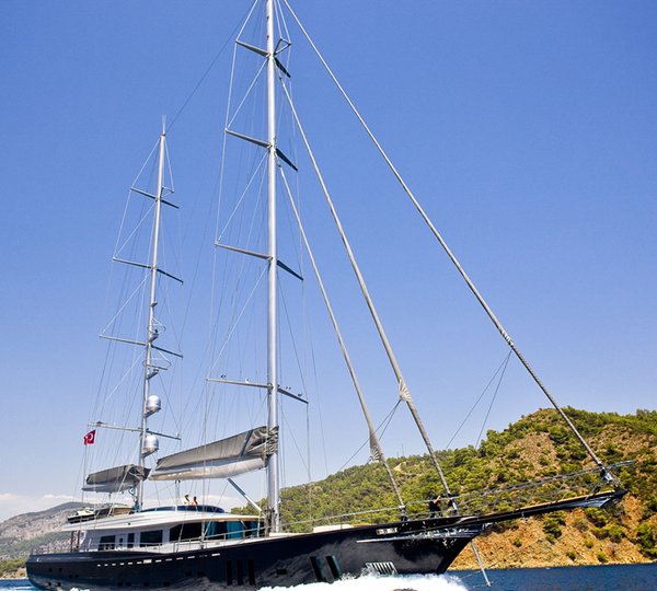 Spectacular 60 Years superyacht by Royal Craft