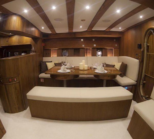 Stereden Ann Esperanz -    Salon View 2