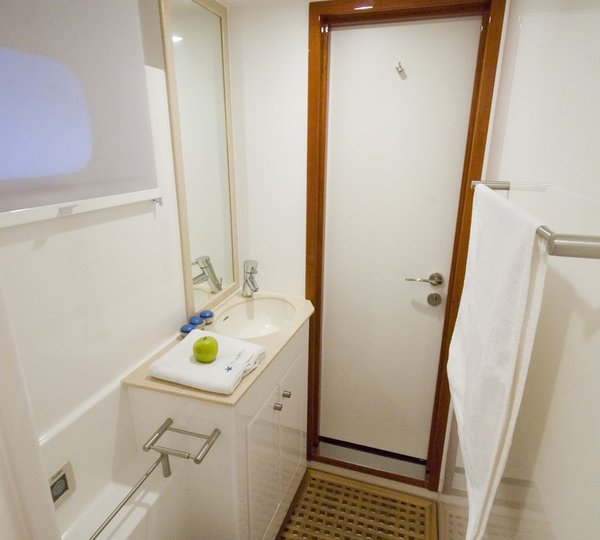 Sunreef 62 BLAZE II  -  Guest Ensuite