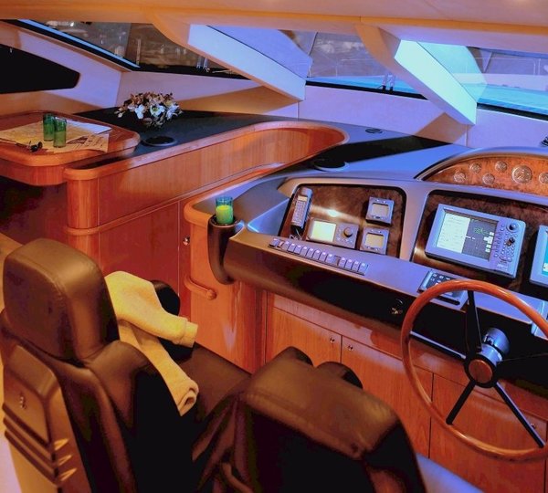 Sunseeker 82 TAURI - Pilothouse