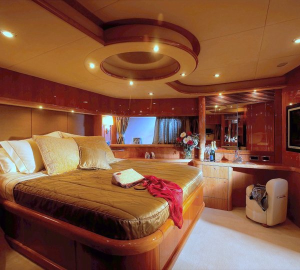 Sunseeker 82 TAURI - VIP Cabin