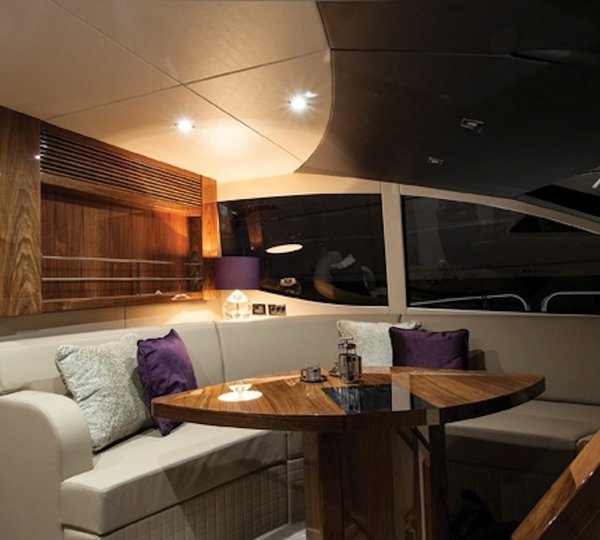 Sunseeker HIGH ENERGY yacht - Helm observation area