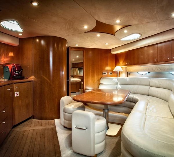 Sunseeker Predator 61 LEO - Salon