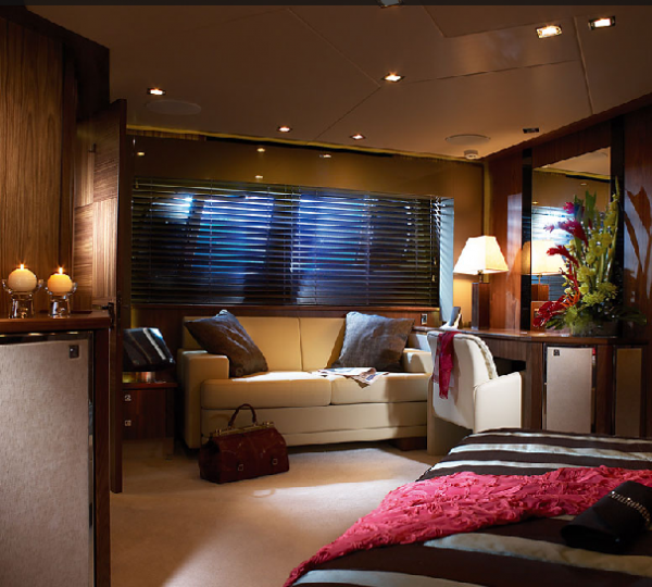 Sunseeker Predator 92 Sport - Another view of the owners steteroom