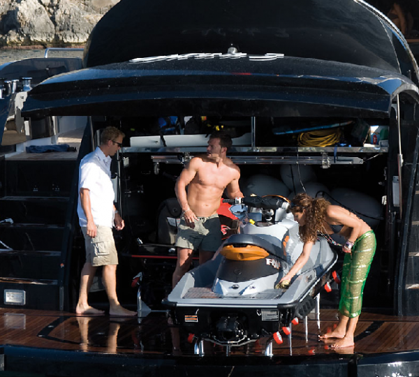 Sunseeker Predator 92 Sport - Garage