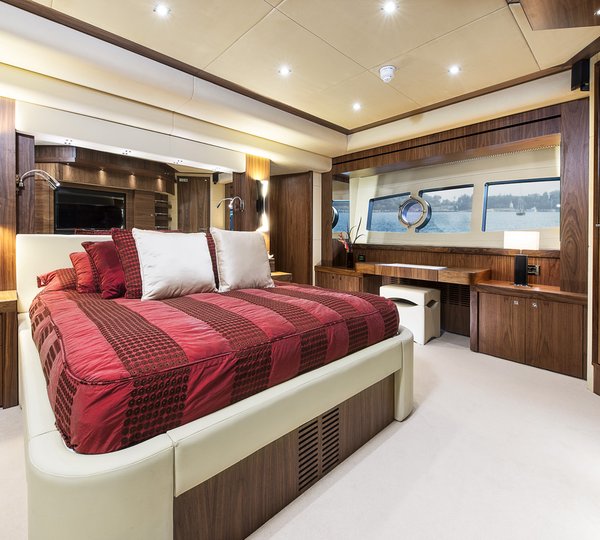 Sunseeker TWENTY EIGHT - Master stateroom