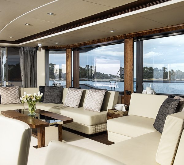Sunseeker TWENTY EIGHT - Salon view aft