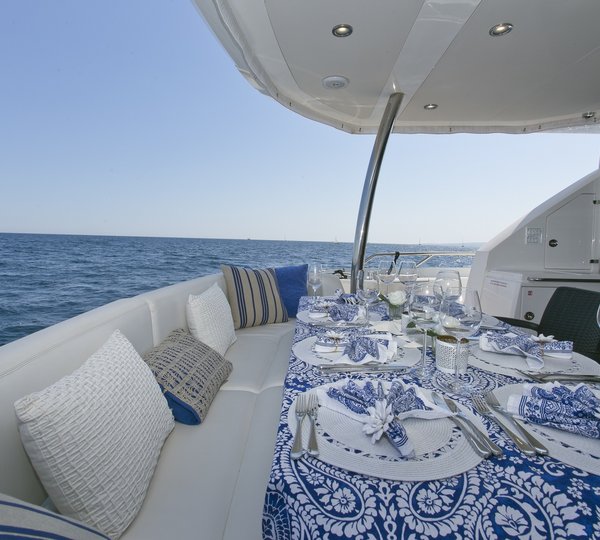 Sunseeker yacht 73M - Aft deck alfresco dining