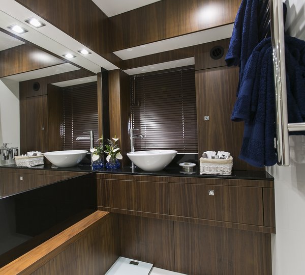 Sunseeker yacht 73M - Ensuite