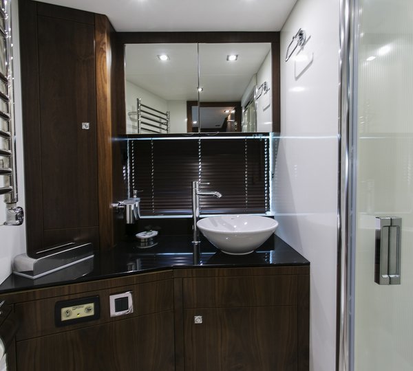 Sunseeker yacht 73M - VIP ensuite