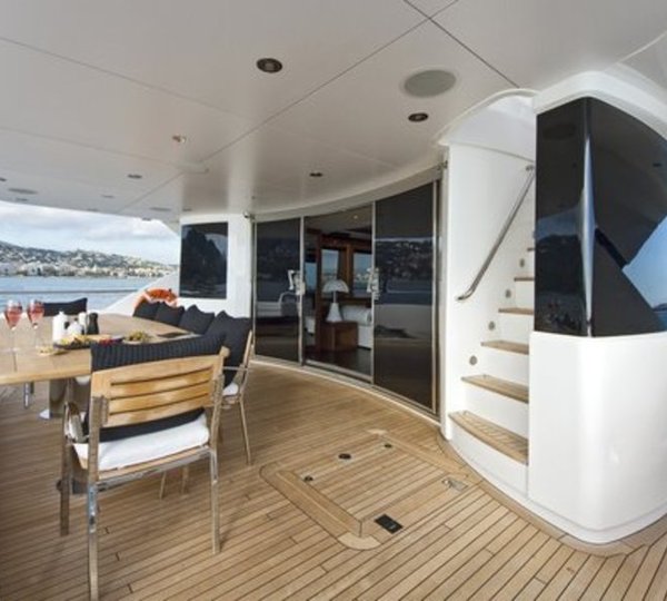 Sunskeeker Black and White - Aft deck