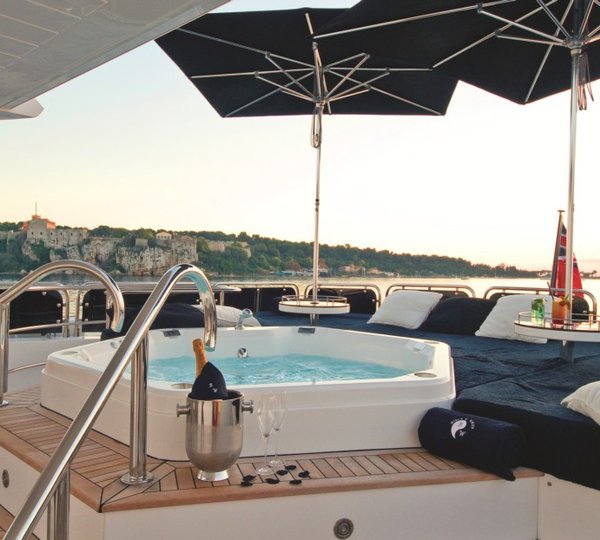 Sunskeeker Black and White - Jacuzzi