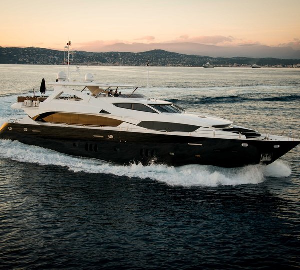 Sunskeeker Black and White - Main shot