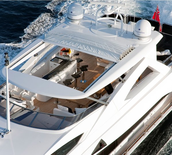 Sunskeeker Black and White - Sundeck view