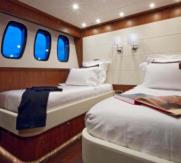 Sunskeeker Black and White - Twin cabin