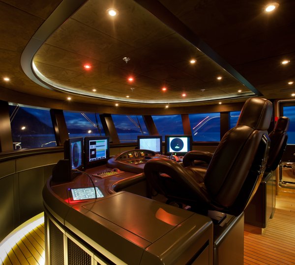 Super Yacht BELLE ANNA - Cockpit