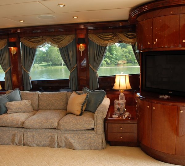 Super Yacht prestige-lady Main Saloon