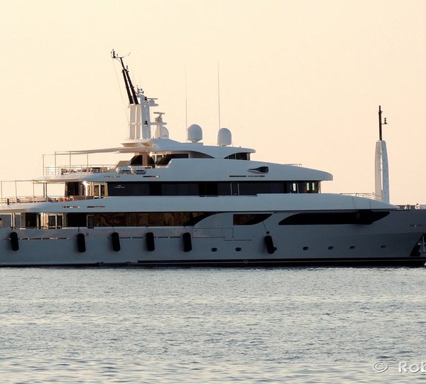 Super yacht SYNA - Photo by Roberto Malfatti