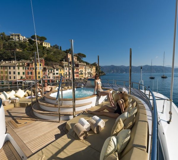 Super yacht THE WELLESLEY - Sundeck