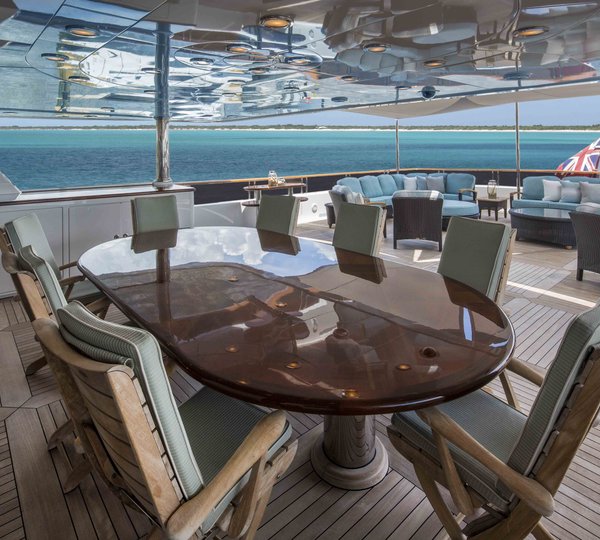Super yacht UNBRIDLED - Bridge deck dining