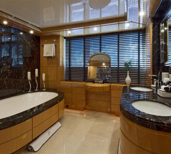 Superyacht 360 -  Master Bathroom
