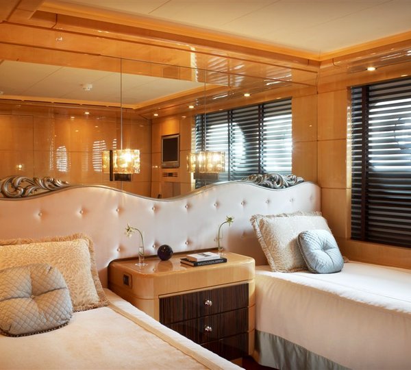 Superyacht 360 -  Twin Cabin