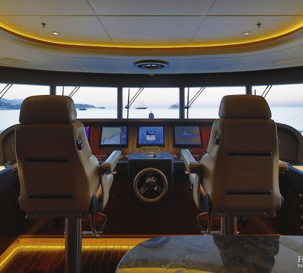Superyacht Apostrophe - Wheelhouse