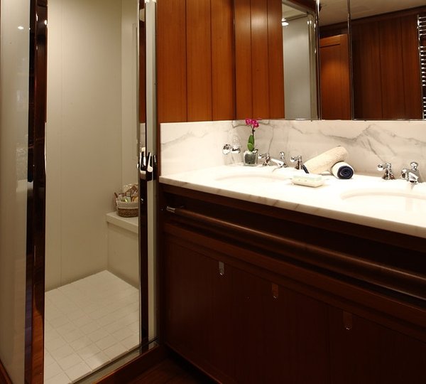 Superyacht Fivea - Bathroom