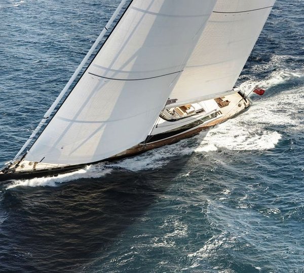 Superyacht Kokomo Sailing