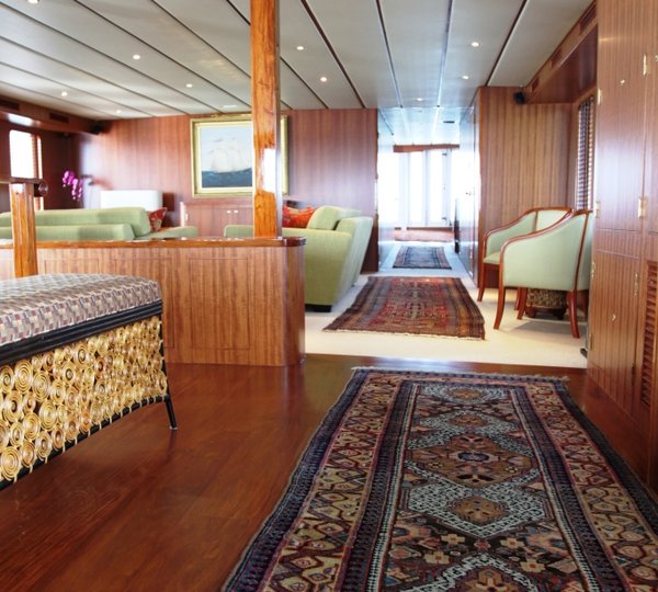 Superyacht NORTHERN SUN - Hand woven antique rugs throughout