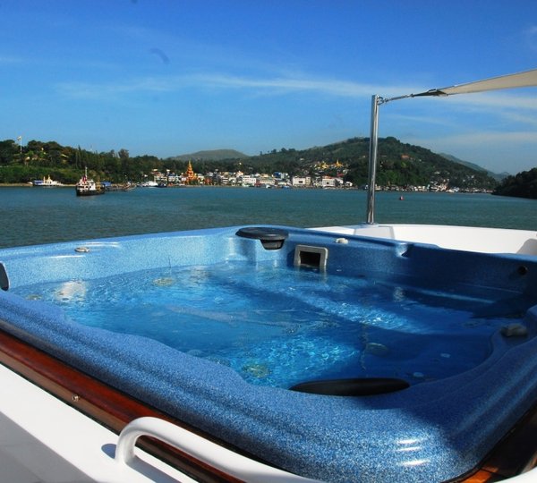 Superyacht NORTHERN SUN - Spa Pool 2