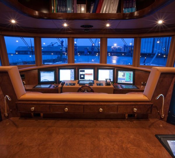 Superyacht PRIDE -  Bridge