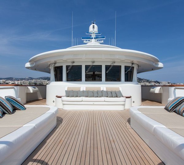 Superyacht PRIDE -  Foredeck Seating