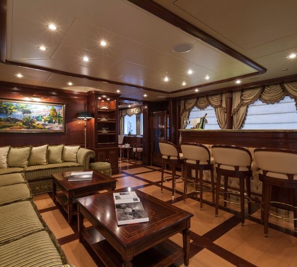 Superyacht PRIDE -  Skylounge