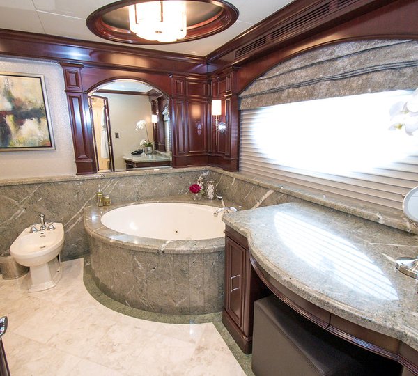 Superyacht REBEL - Master bath