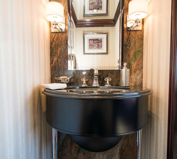 Superyacht REBEL - Stylish basin