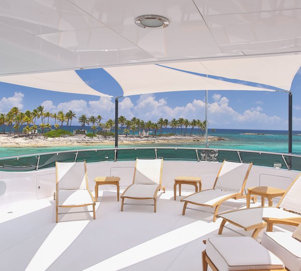 Superyacht REBEL - Sundeck chaise lounges