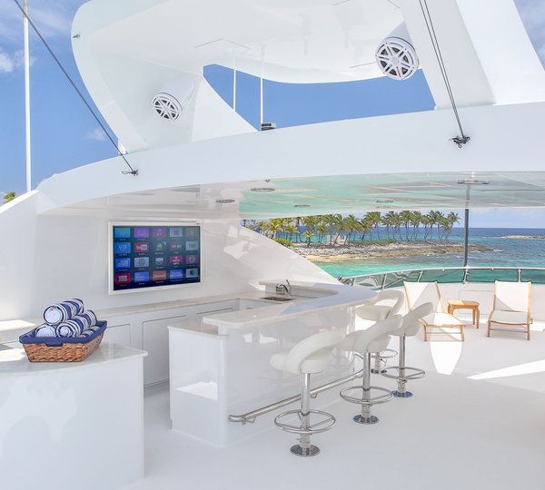 Superyacht REBEL - Sundeck wet bar