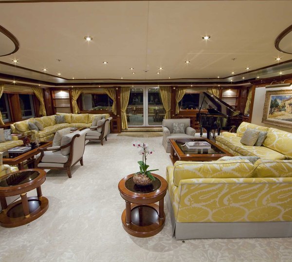 Superyacht TITANIA - Main Salon 2