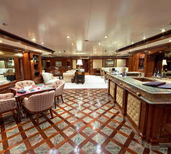 Superyacht TITANIA - Main Salon
