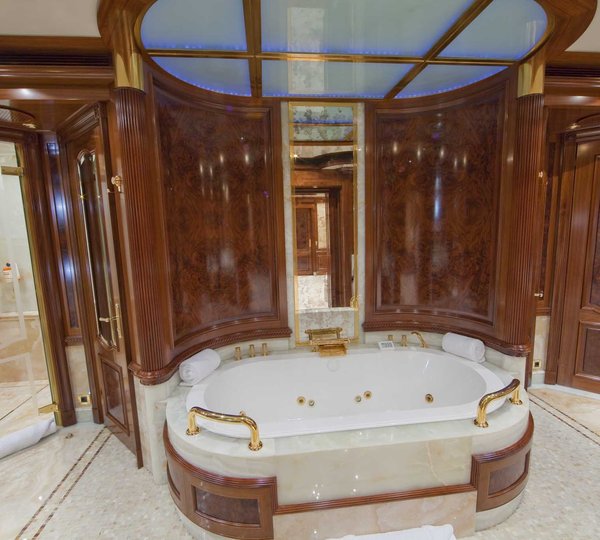 Superyacht TITANIA -  Master Suite Bathroom