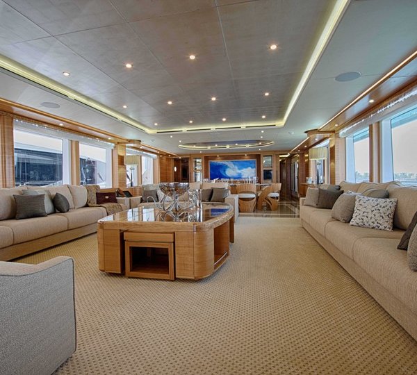 Superyacht UAQ 1 - Main Saloon