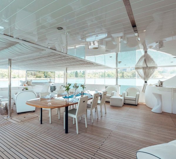 TANGO - Aft deck dining