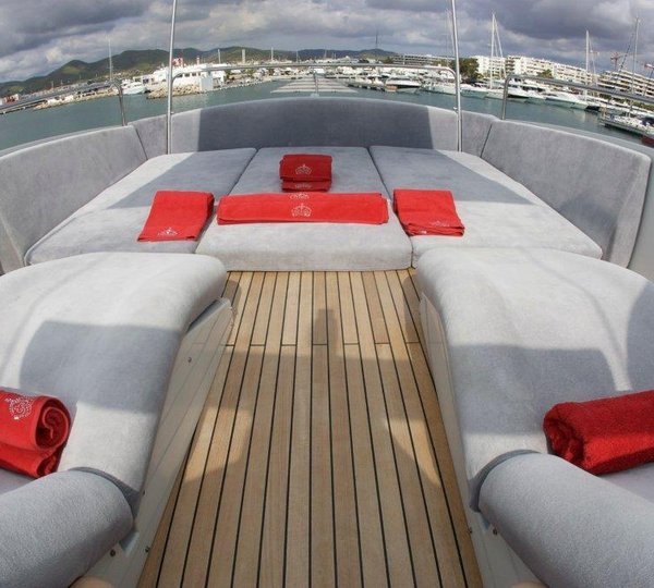 TIGER LILY OF LONDON -  Flybridge