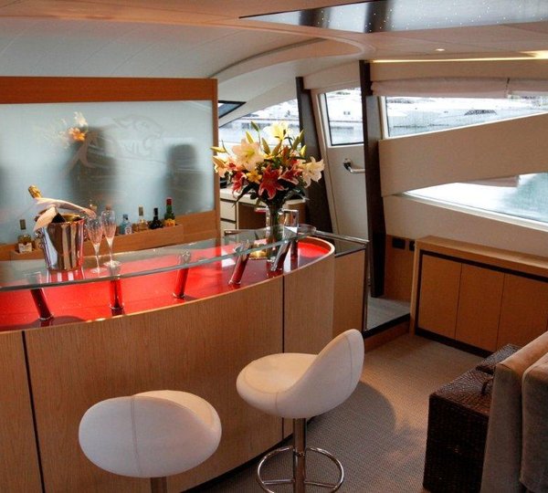 TIGER LILY OF LONDON -  Salon Bar