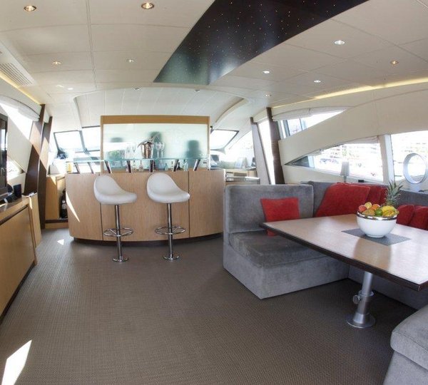 TIGER LILY OF LONDON -  Salon