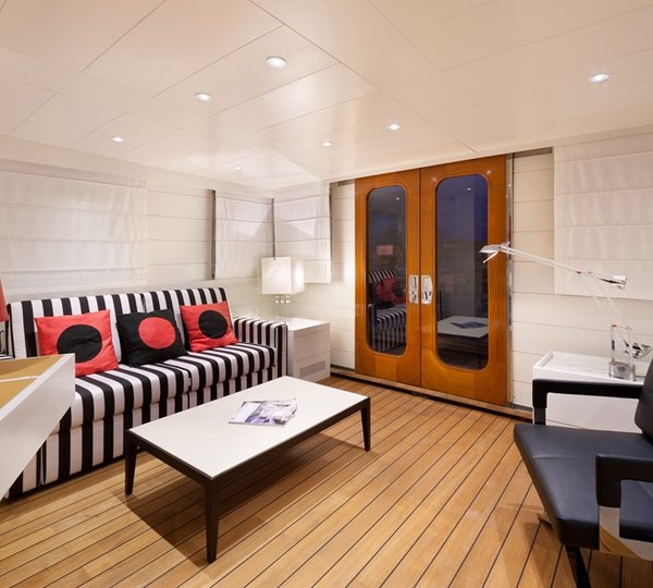 TUG VERVECE - Upper lounge