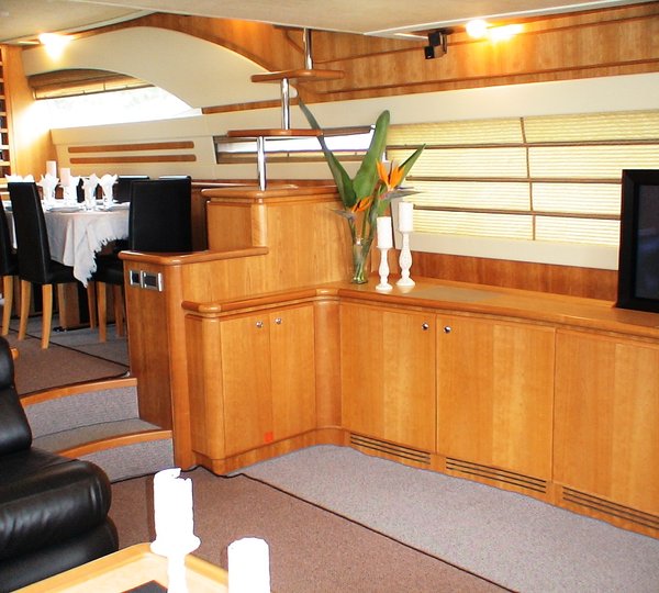 The Yacht SEA STREAM Salon