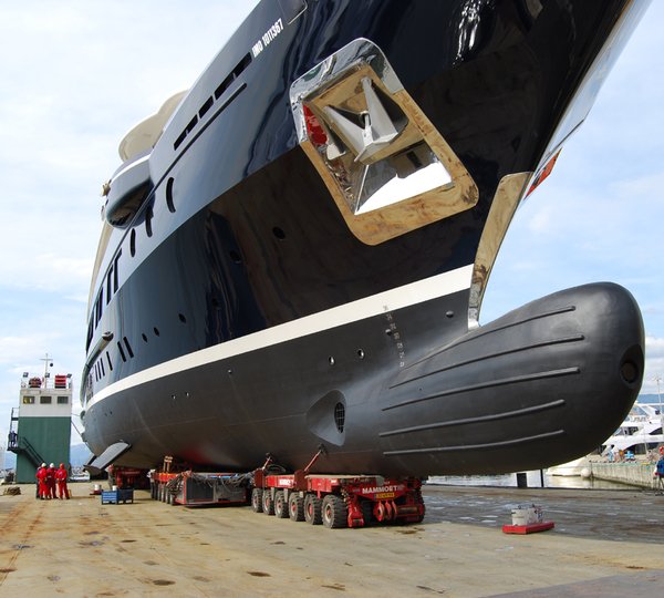 The motor yacht NUMPTIA launching by Rossi Navi