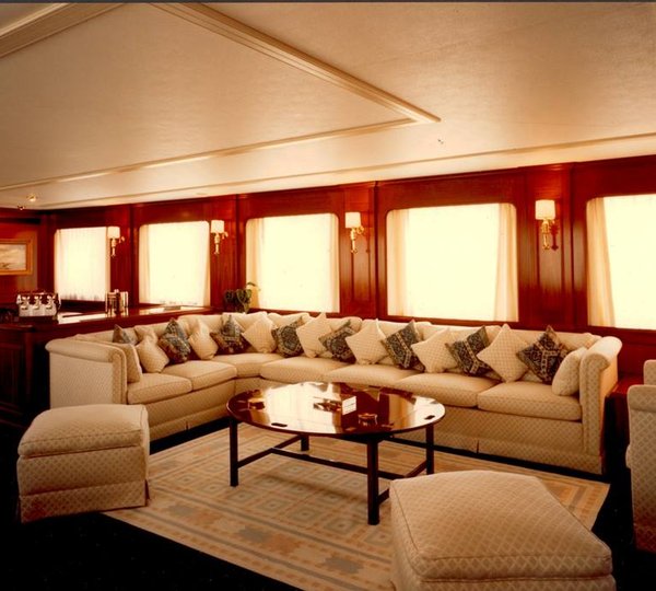 Tranquility Yacht - Saloon